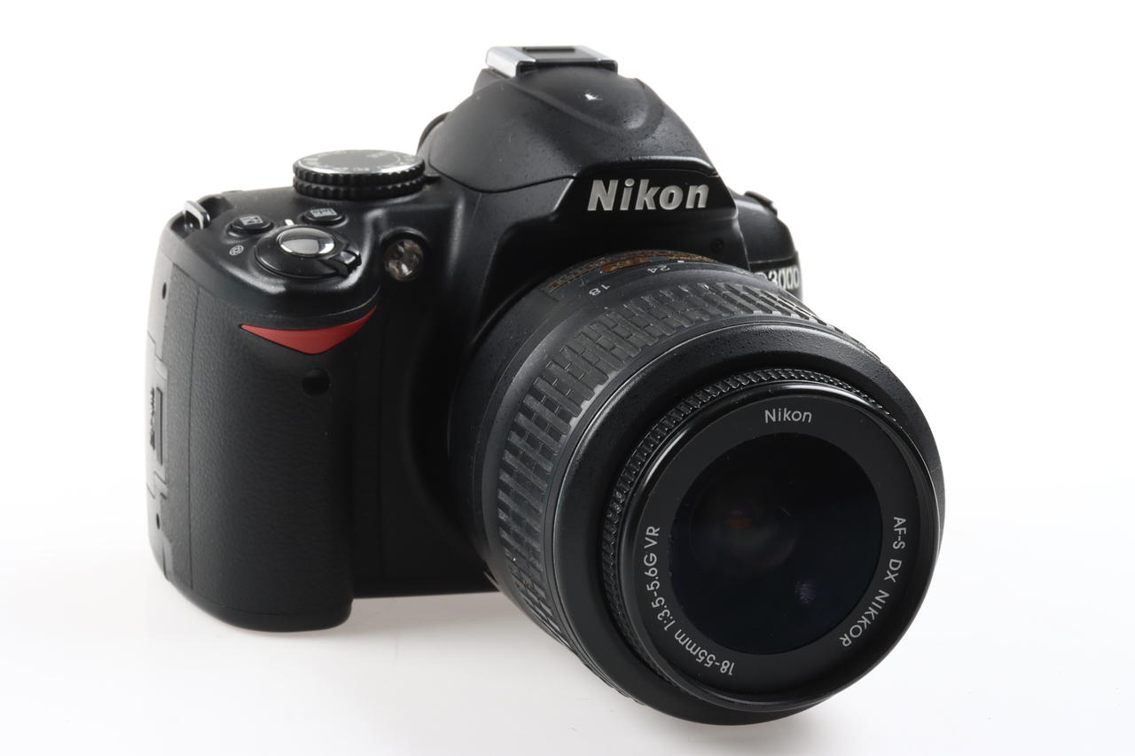 Nikon D3000 mit AF-S DX 18-55mm f/3,5-5,6 G VR - #6662967