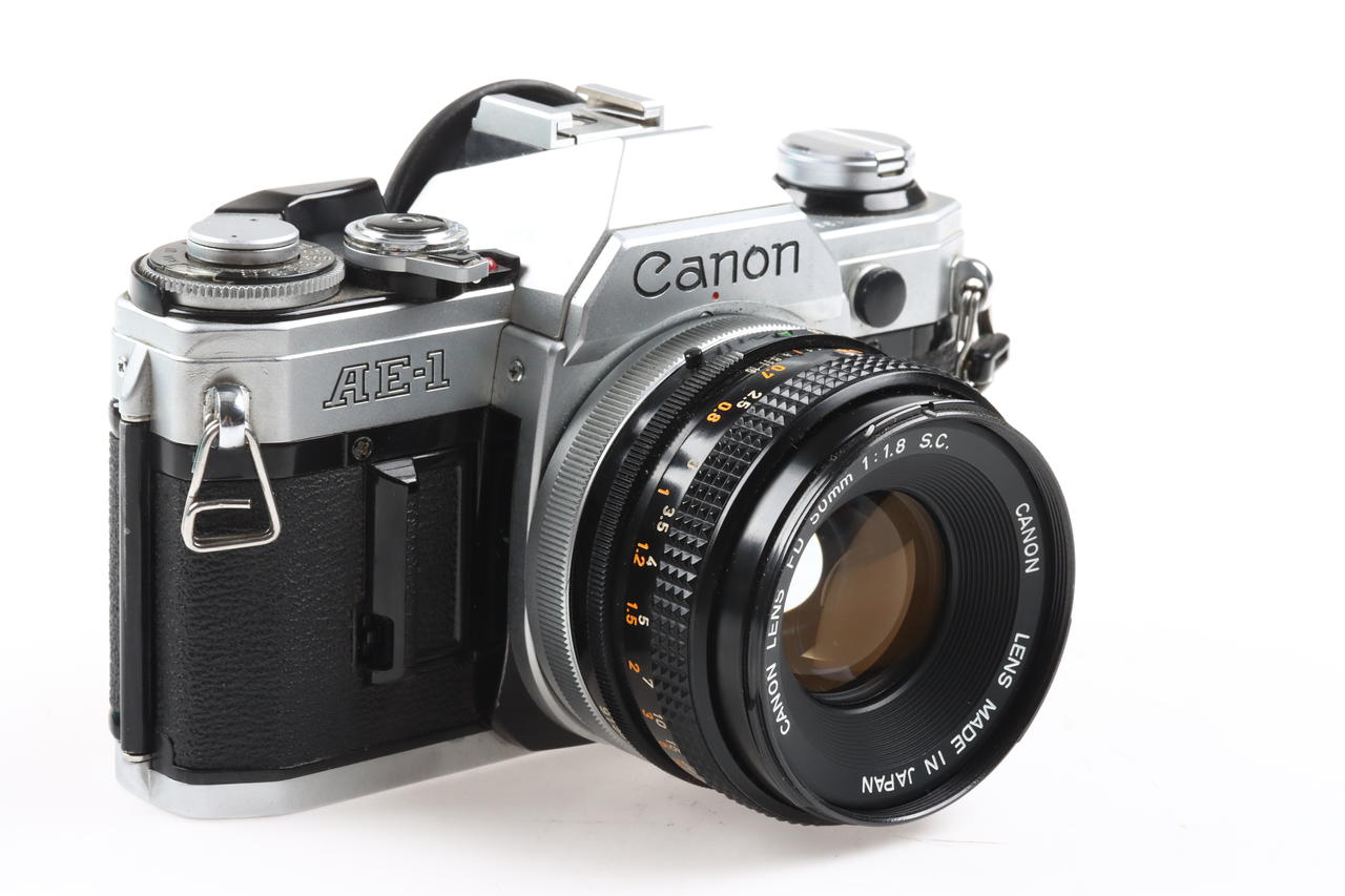 Canon AE-1 Gehäuse mit FD 50mm f/1,8 S.C. - #1386202