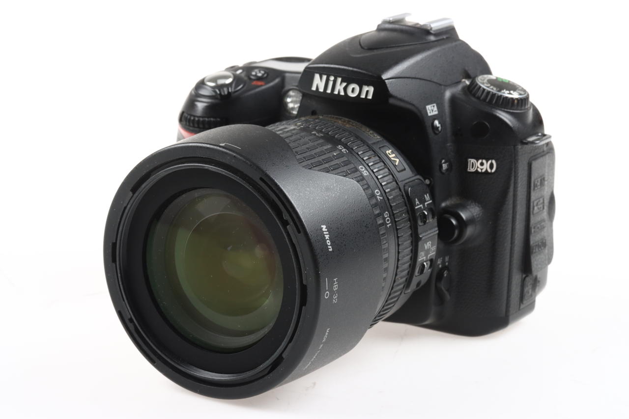 Nikon D90 mit AF-S DX 18-105mm f/3,5-5,6 G ED VR - #6376047