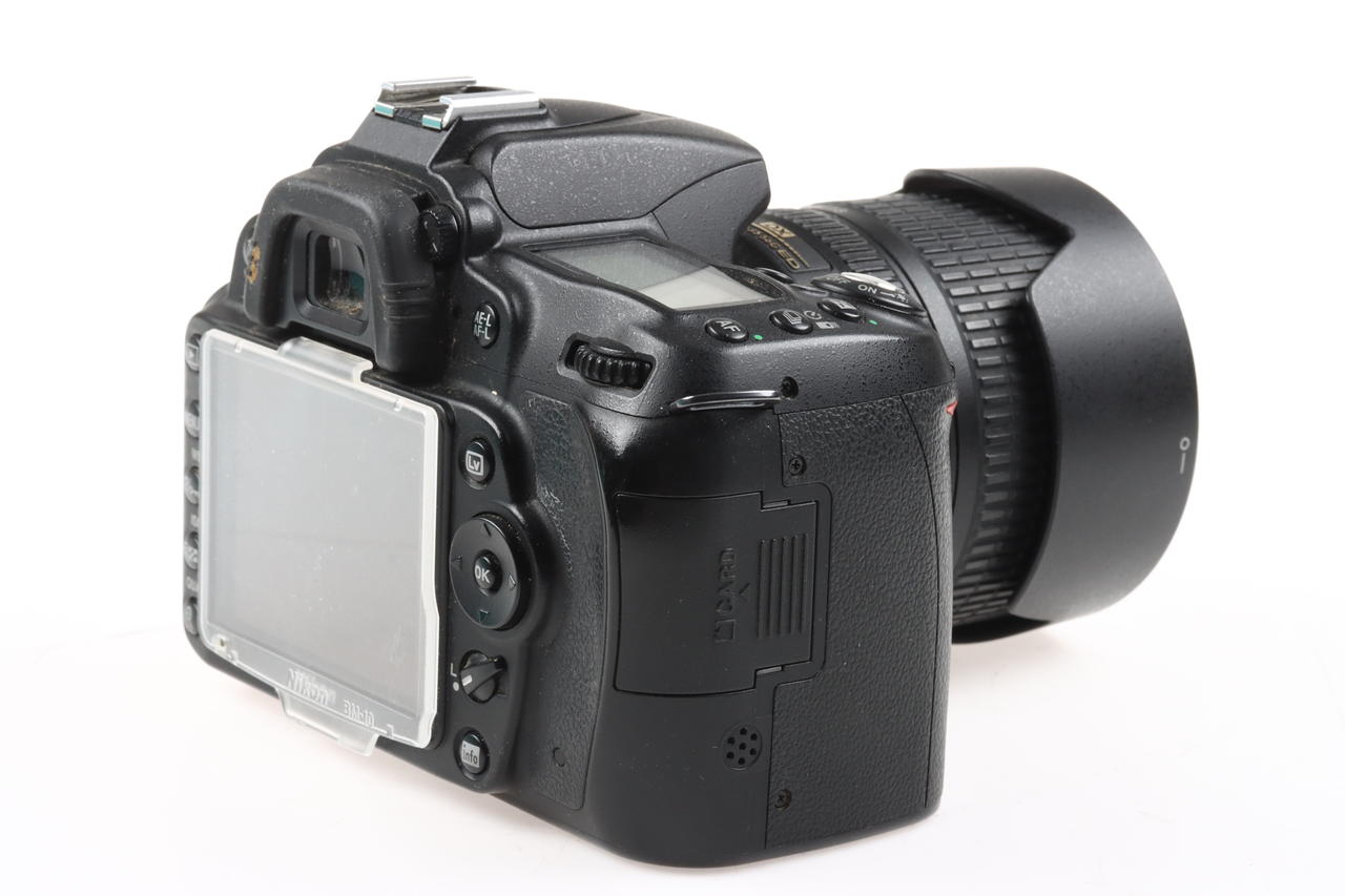 Nikon D90 mit AF-S DX 18-105mm f/3,5-5,6 G ED VR - #6376047