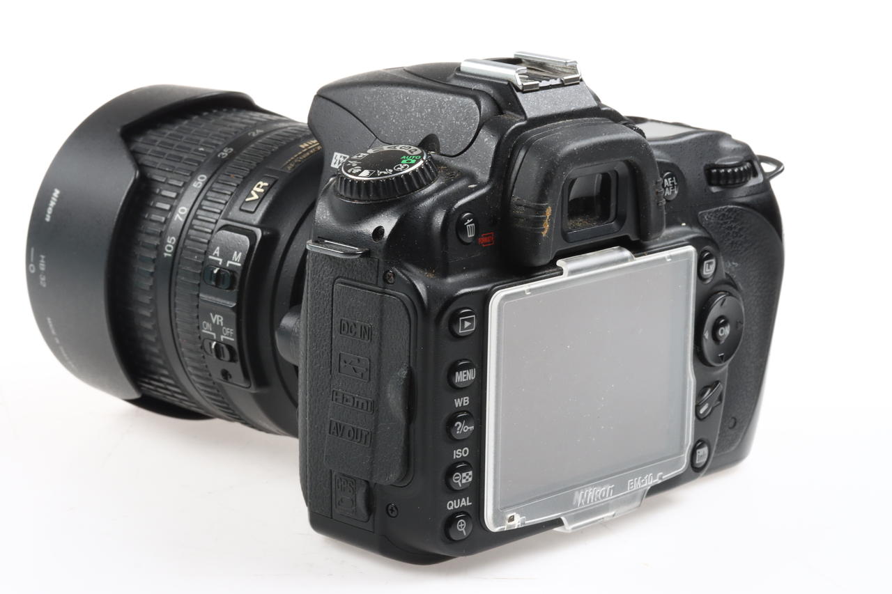 Nikon D90 mit AF-S DX 18-105mm f/3,5-5,6 G ED VR - #6376047