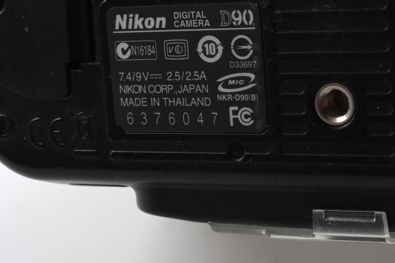 Nikon D90 mit AF-S DX 18-105mm f/3,5-5,6 G ED VR - #6376047