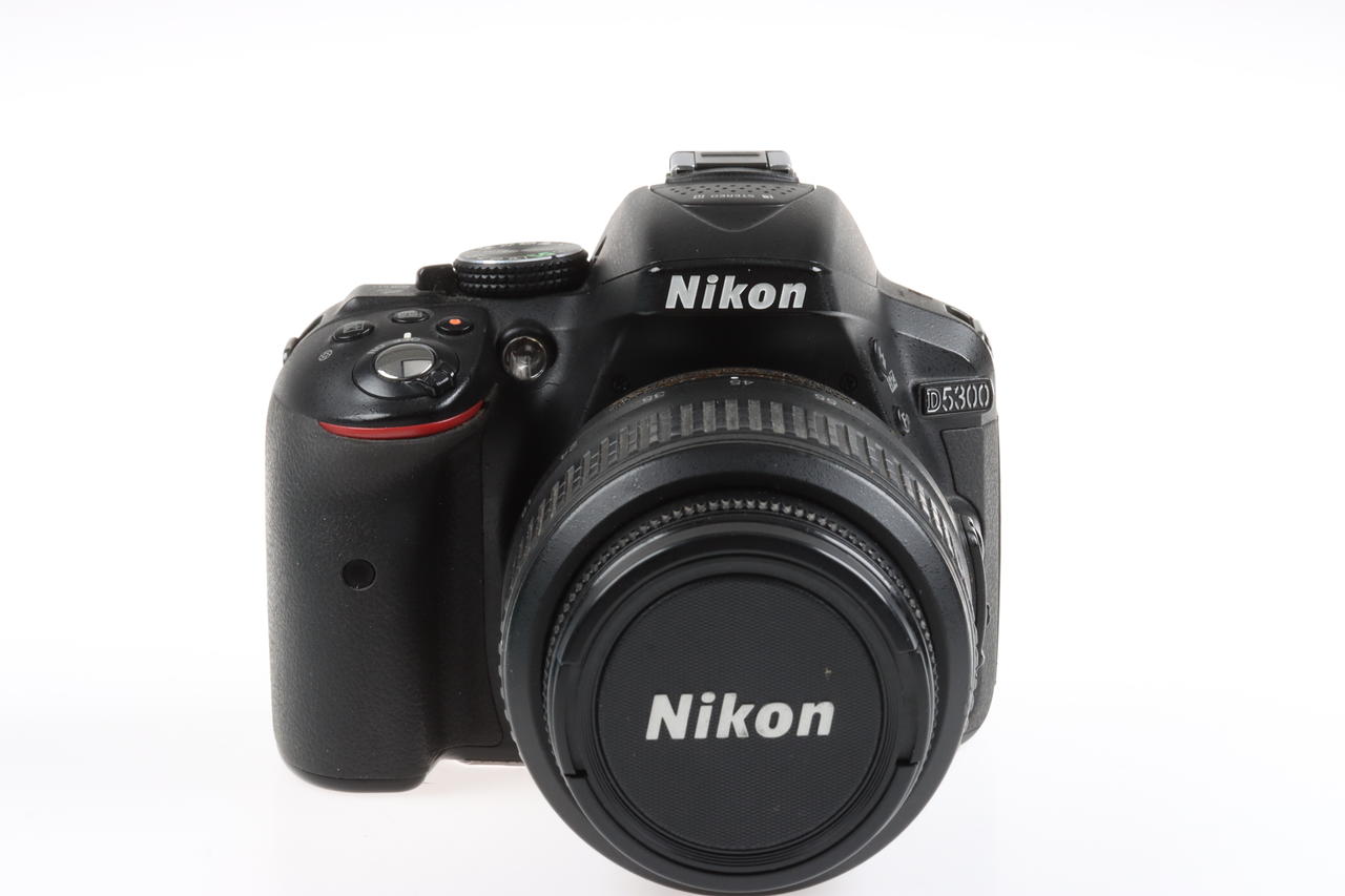 Nikon D5300 mit AF-P DX 18-55mm f/3,5-5,6 VR - #4323856