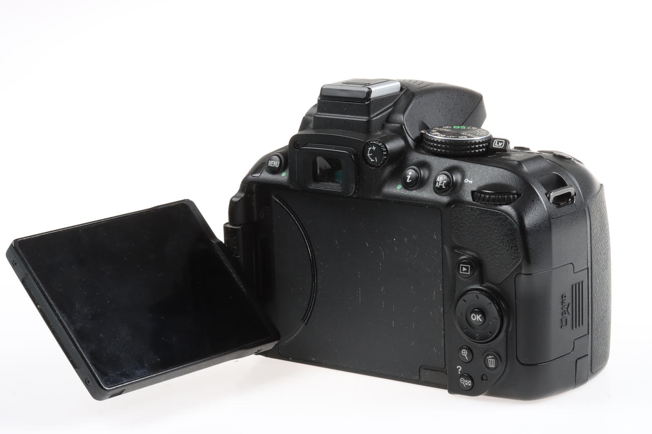Nikon D5300 mit AF-P DX 18-55mm f/3,5-5,6 VR - #4323856