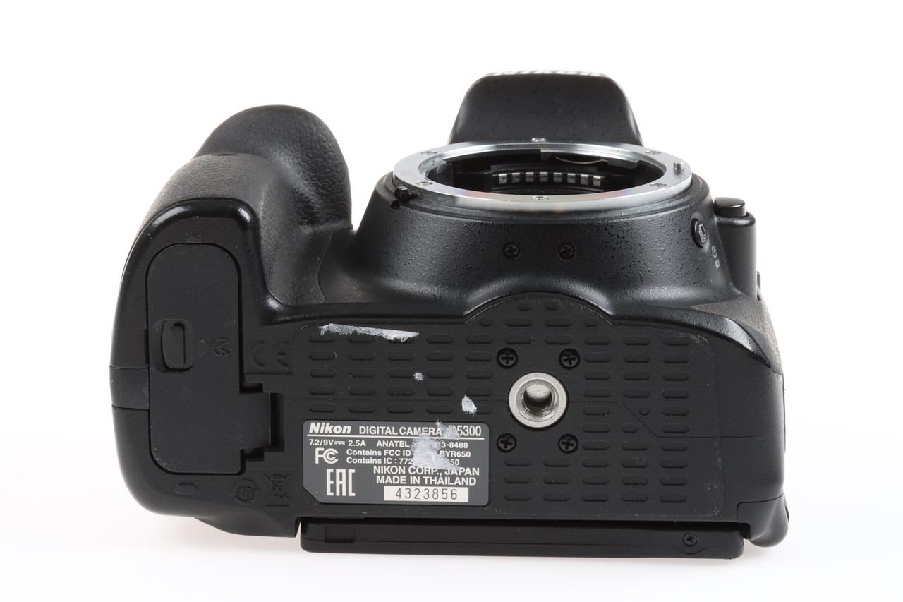 Nikon D5300 mit AF-P DX 18-55mm f/3,5-5,6 VR - #4323856