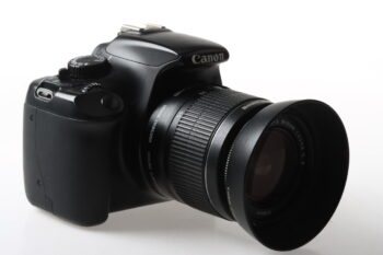 Canon EOS 1100D mit EF-S 18-55mm f/3,5-5,6 IS II - #073062010380