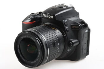 Nikon D5600 mit AF-P Nikkor 18-55mm 3,5-5,6 VR - #6285561