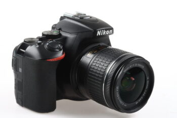 Nikon D5600 mit AF-P Nikkor 18-55mm 3,5-5,6 VR - #6285561