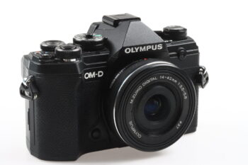 Olympus OM-D E-M5 Mk III mit 14-42mm f/3,5-5,6 - ohne Ladegerät - #BJ9A08493
