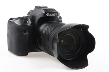 Canon EOS 80D mit EF-S 18-135mm Nano IS USM - #043021003065