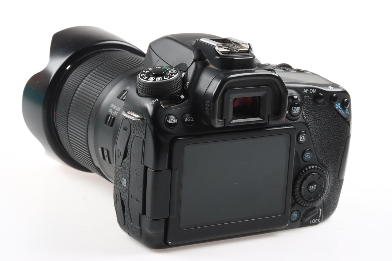 Canon EOS 80D mit EF-S 18-135mm Nano IS USM - #043021003065