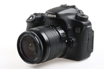 Canon EOS 70D mit EF-S 18-55mm f/3,5-5,6 IS II - #083024008695