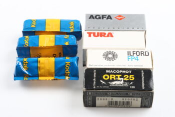 Konvolut Rollfilme 120 SW Rollfilm / 7 Stück / abgelaufen