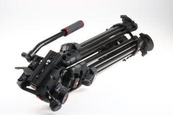 Manfrotto Carbon Doppelbeinstativ mit 608 Nitrotech Fluid Videokopf