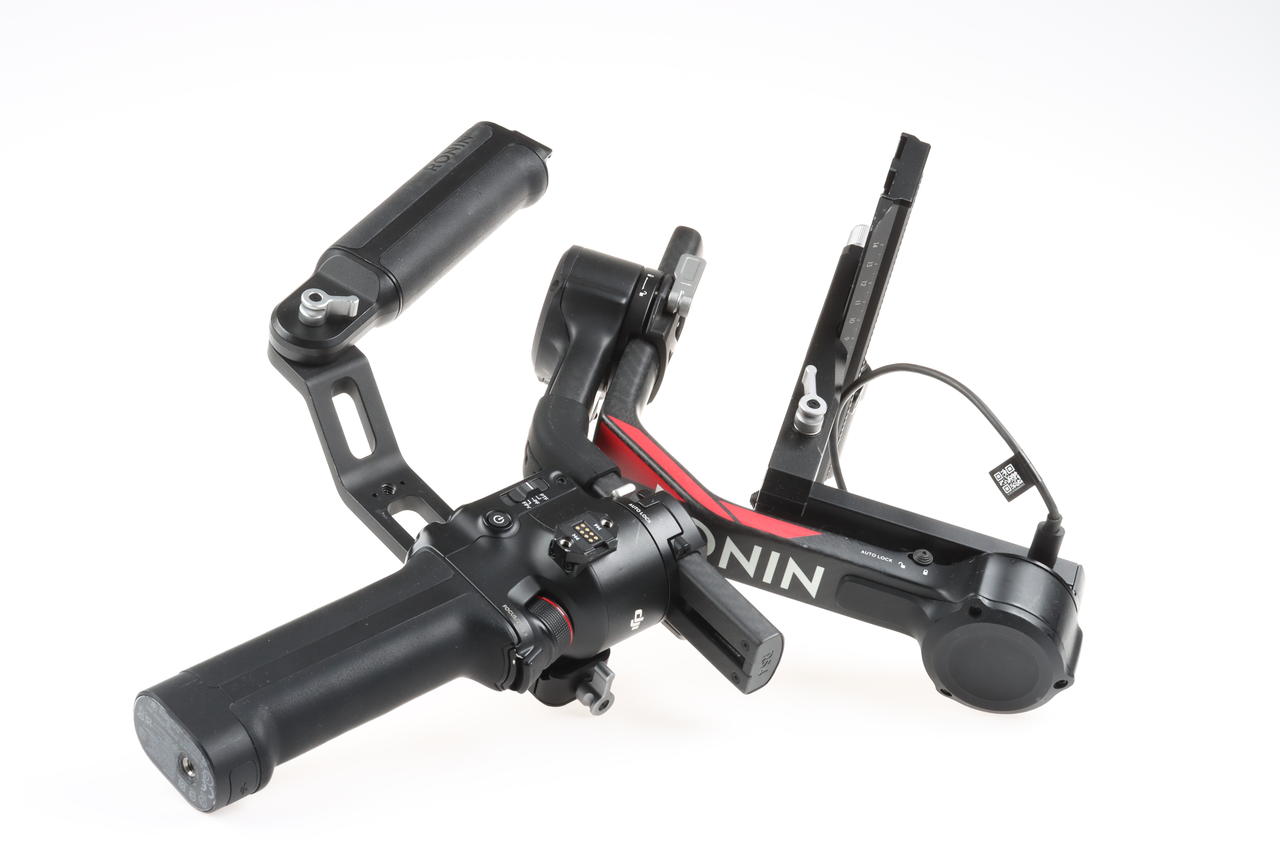 DJI RS 4 Pro - Kameragimbal mit Raven Eye und Fokus-Pro-Motor