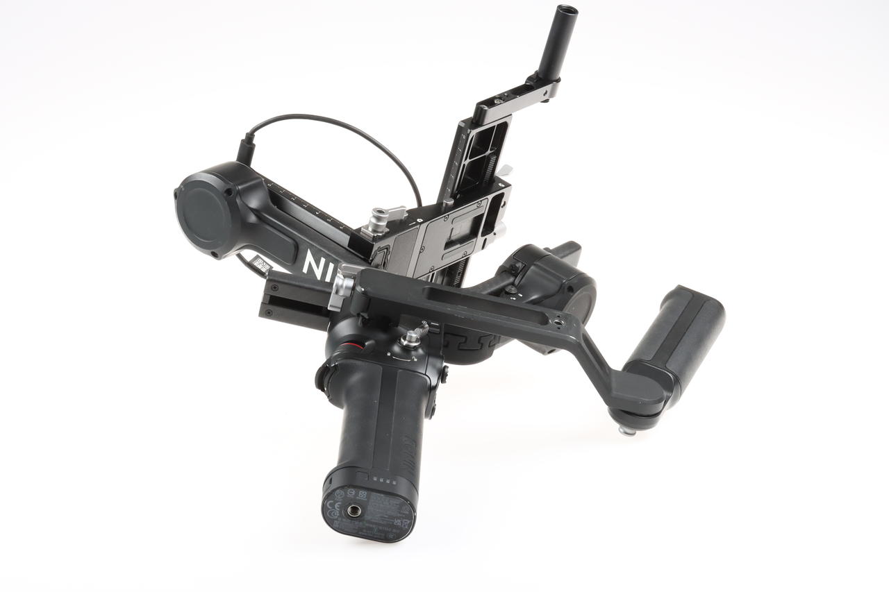 DJI RS 4 Pro - Kameragimbal mit Raven Eye und Fokus-Pro-Motor