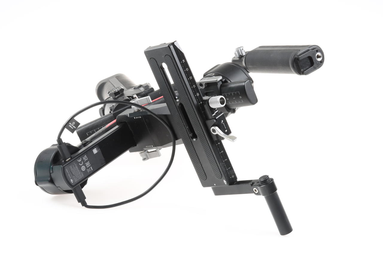 DJI RS 4 Pro - Kameragimbal mit Raven Eye und Fokus-Pro-Motor
