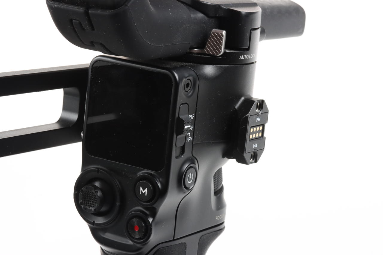 DJI RS 4 Pro - Kameragimbal mit Raven Eye und Fokus-Pro-Motor