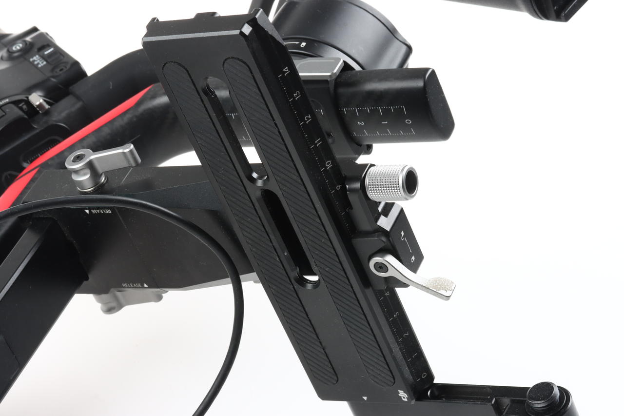 DJI RS 4 Pro - Kameragimbal mit Raven Eye und Fokus-Pro-Motor