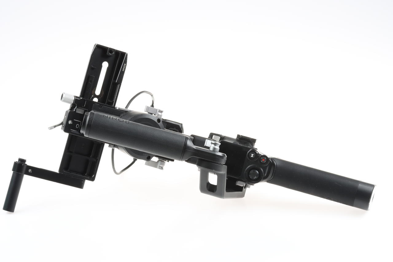 DJI RS 4 Pro - Kameragimbal mit Raven Eye und Fokus-Pro-Motor