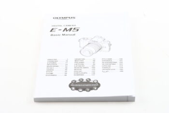 Olympus E-M5 Digital Camera Basic Manual (mehrsprachig)