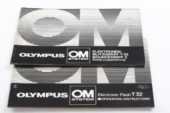 Olympus T-32 Blitzgerät Bedienungsanleitung (En/De)
