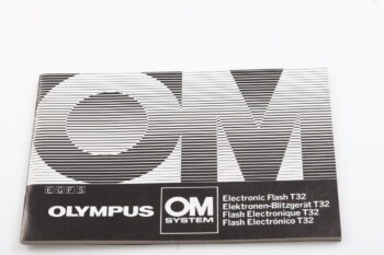 Olympus T-32 Blitzgerät Bedienungsanleitung (En/De/Fr/Es)