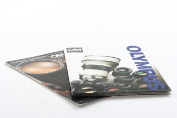 Olympus OM Objektivübersicht (En/De/Fr/Es)