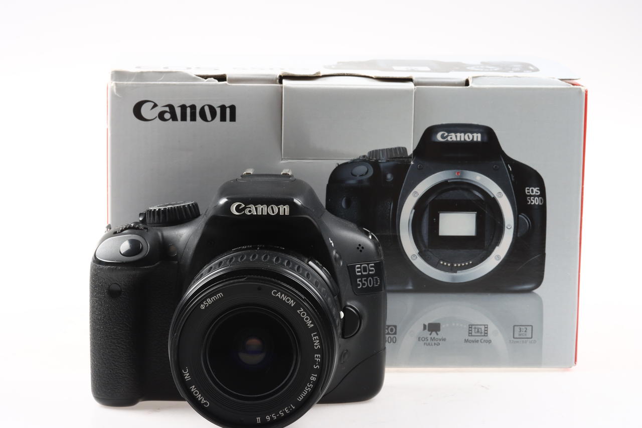 Canon EOS 550D mit EF-S 18-55mm f/3,5-5,6 IS II - #1633910357