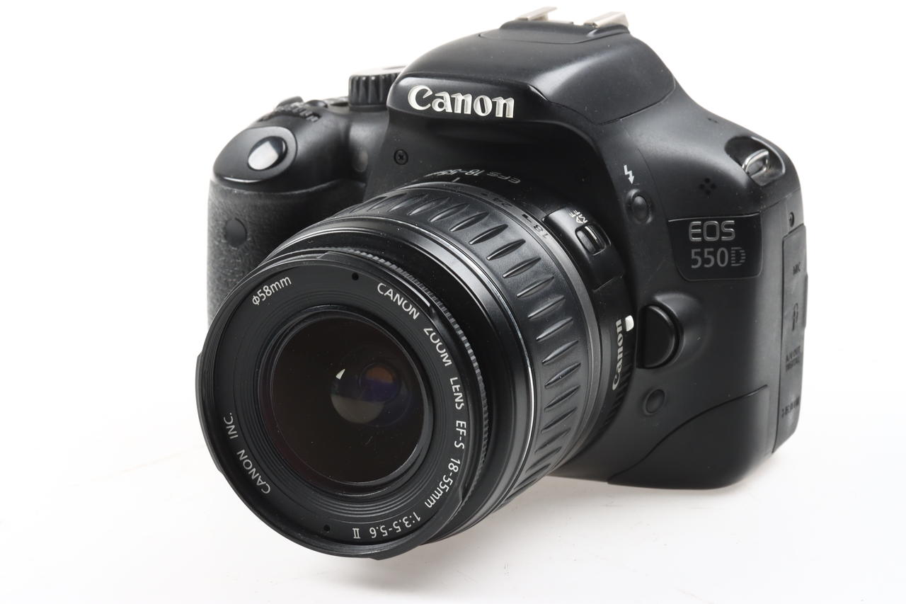 Canon EOS 550D mit EF-S 18-55mm f/3,5-5,6 IS II - #1633910357