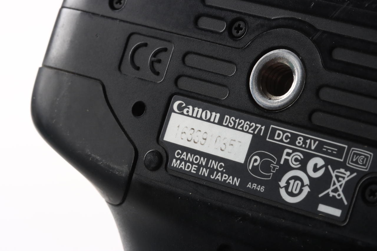 Canon EOS 550D mit EF-S 18-55mm f/3,5-5,6 IS II - #1633910357