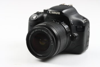 Canon EOS 550D mit EF-S 18-55mm f/3,5-5,6 IS II - #2533352995