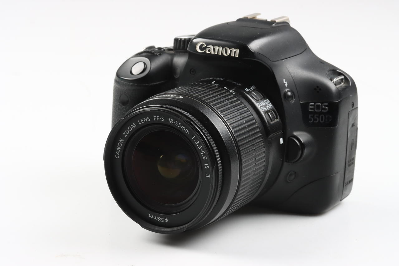 Canon EOS 550D mit EF-S 18-55mm f/3,5-5,6 IS II - #2533352995