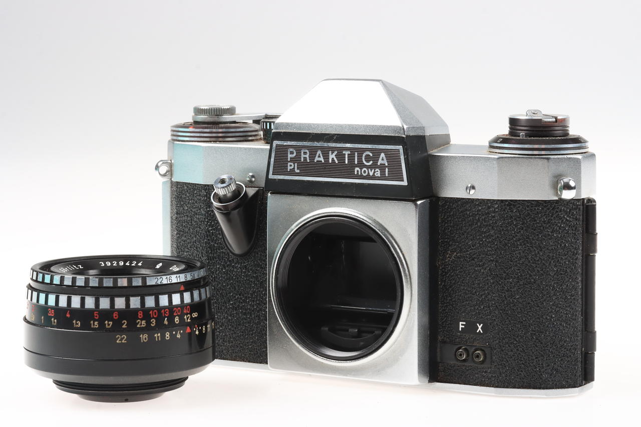 Praktica PL Nova I mit Domiplan 50mm f/2,8 - #3939424
