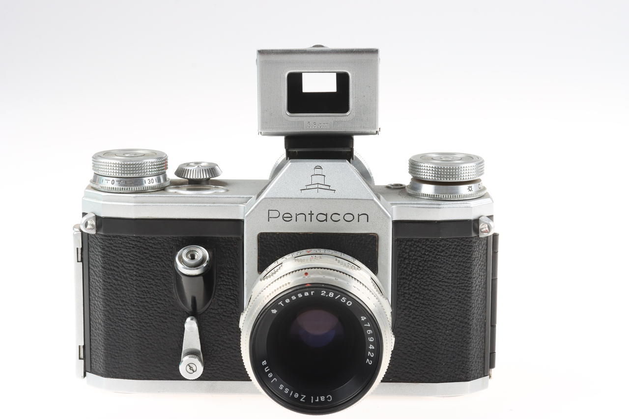Pentacon Gehäuse mit Tessar 50mm f/2,8 und Sucher - #4769422