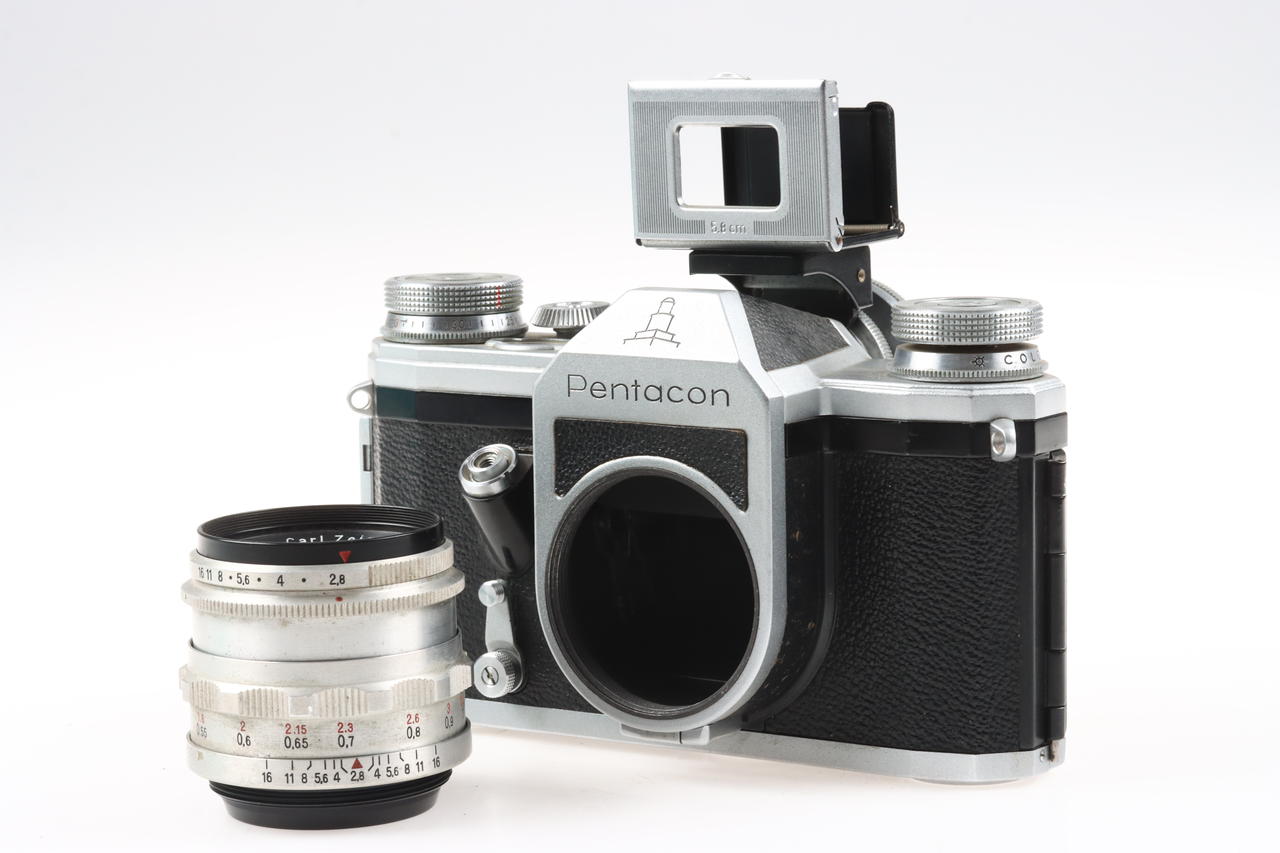 Pentacon Gehäuse mit Tessar 50mm f/2,8 und Sucher - #4769422