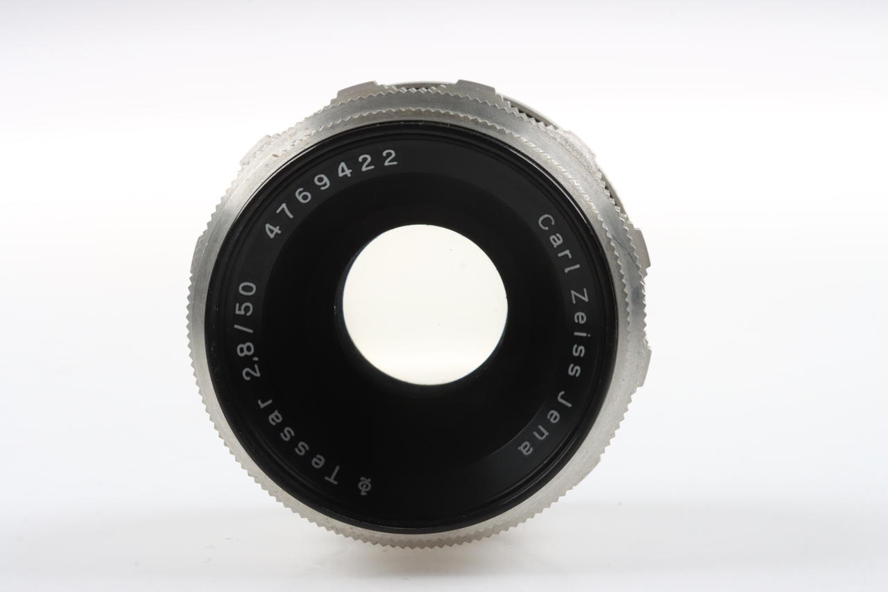 Pentacon Gehäuse mit Tessar 50mm f/2,8 und Sucher - #4769422