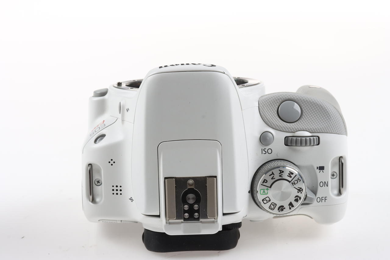 Canon EOS Kiss K7 mit EF-S 18-55mm (EOS 100D) - #151063004511