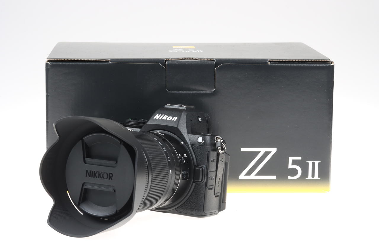 Nikon Z 5 II Gehäuse mit 24-70mm f/4,0 - #6025830