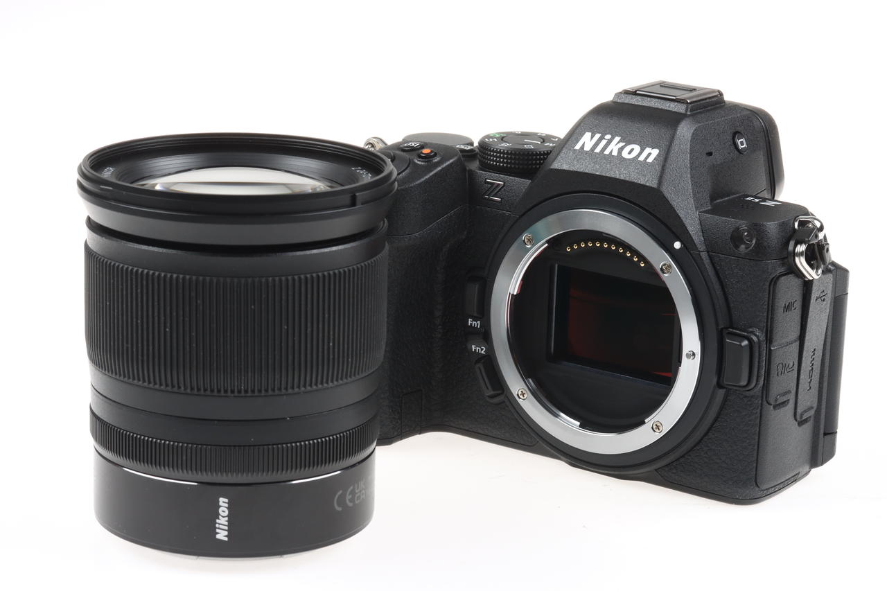 Nikon Z 5 II Gehäuse mit 24-70mm f/4,0 - #6025830