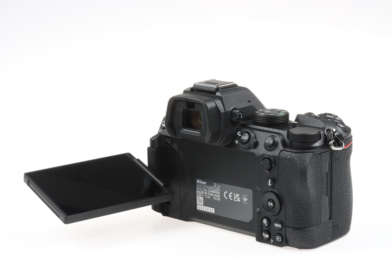 Nikon Z 5 II Gehäuse mit 24-70mm f/4,0 - #6025830