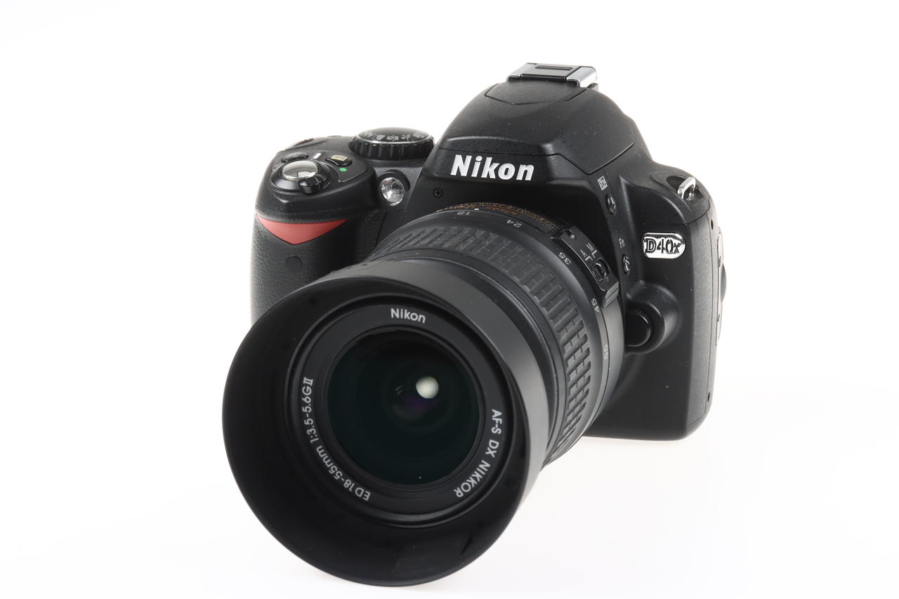 Nikon D40 mit AF-S DX 18-55mm f/3,5-5,6 G ED II - #6143604