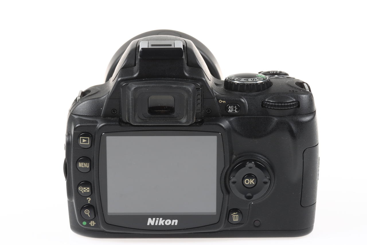 Nikon D40 mit AF-S DX 18-55mm f/3,5-5,6 G ED II - #6143604
