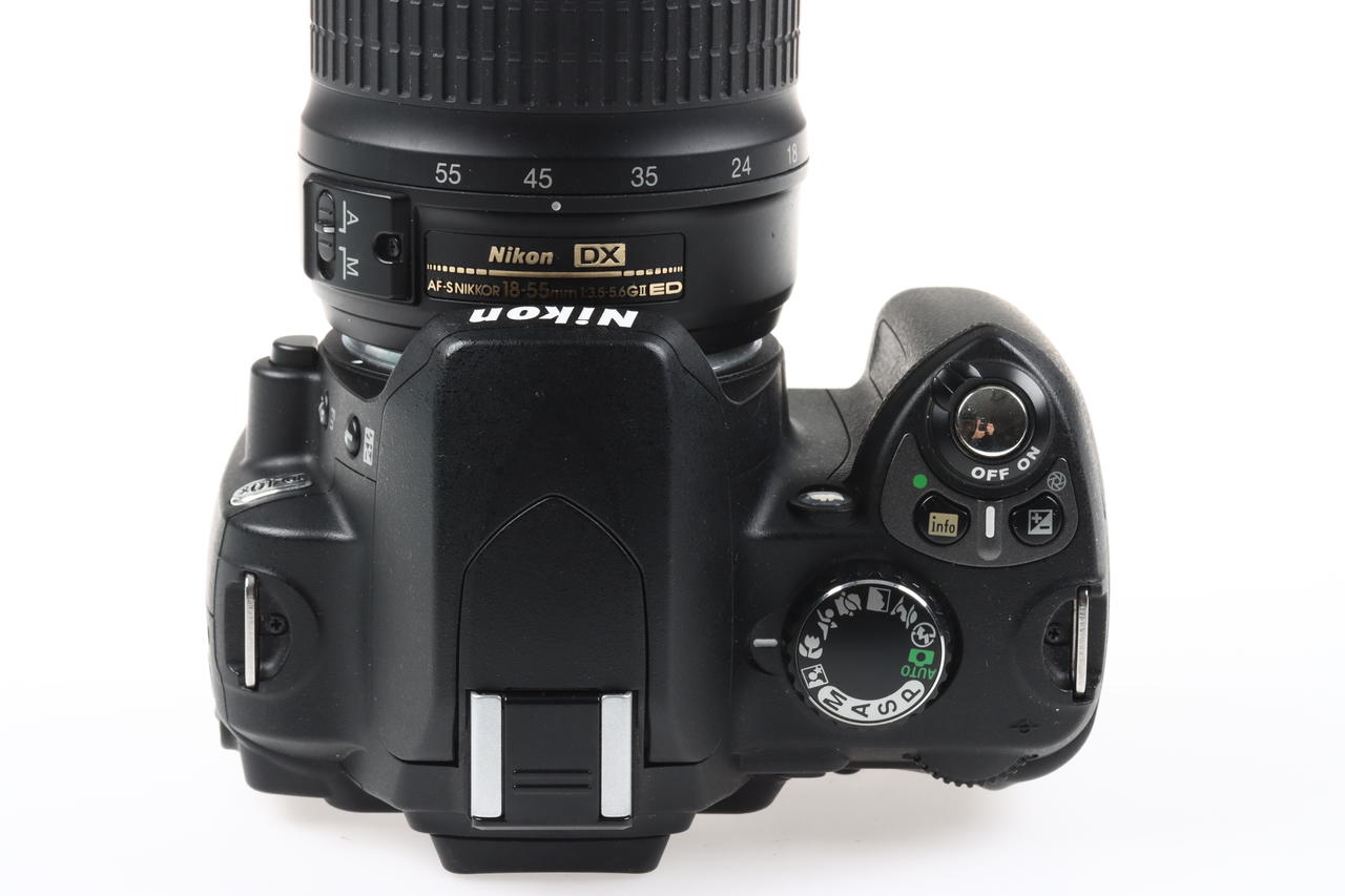 Nikon D40 mit AF-S DX 18-55mm f/3,5-5,6 G ED II - #6143604